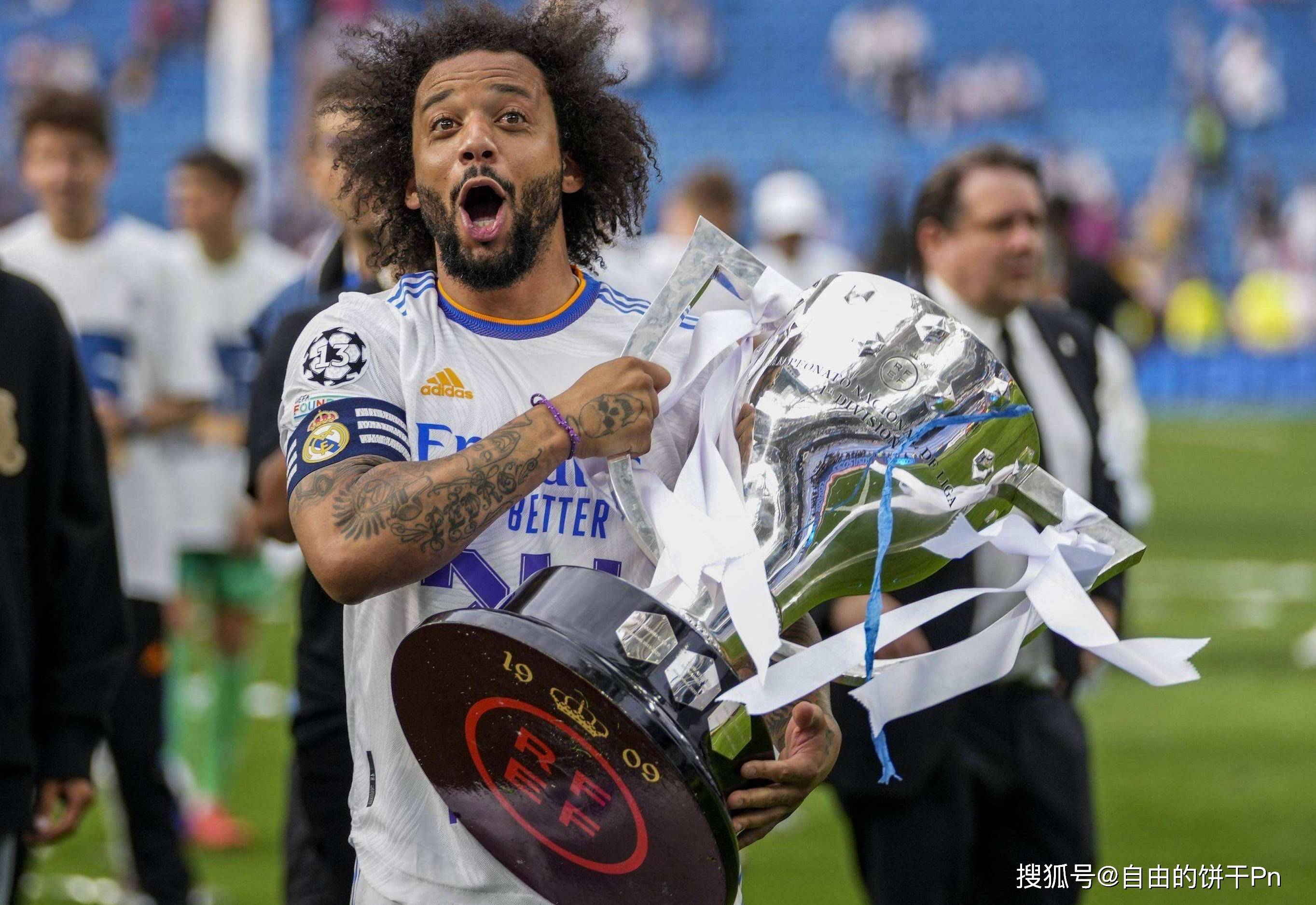 我在街练就快乐足球：贫民窟走出的皇马最骚左后卫马塞洛