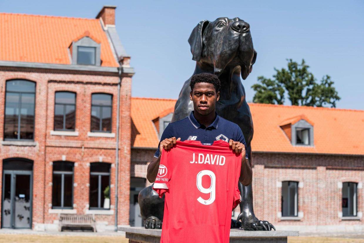 曝曼联向免费锋霸开出合同！其梦想加盟巴萨，阿莫林进欧冠才有戏