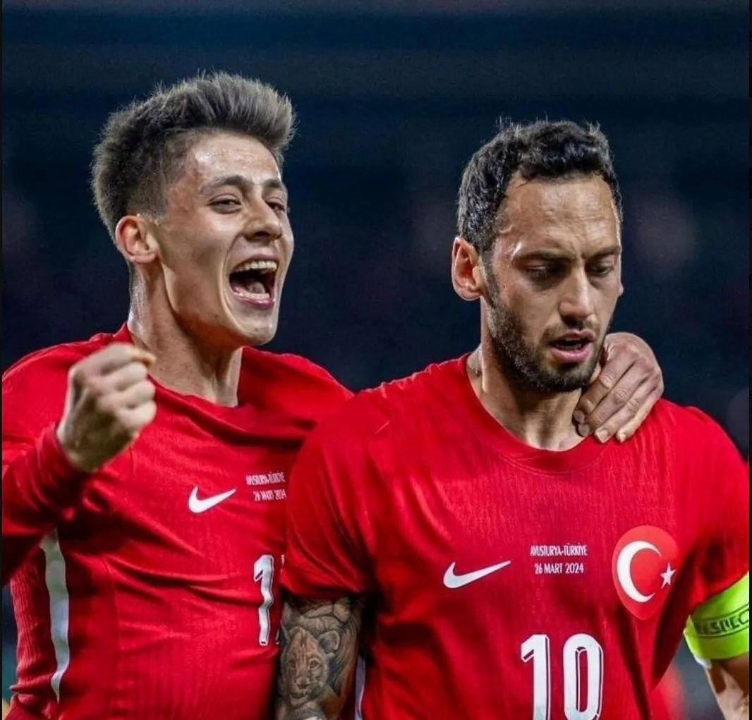 转会传闻：皇马瞄准德甲后腰，曼联关注多名球员